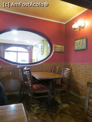 [P05] Interior - Pizzeria-restaurant Erol.  » foto by tata123 🔱
 - 
<span class="allrVoted glyphicon glyphicon-heart hidden" id="av1069566"></span>
<a class="m-l-10 hidden" id="sv1069566" onclick="voting_Foto_DelVot(,1069566,5567)" role="button">șterge vot <span class="glyphicon glyphicon-remove"></span></a>
<a id="v91069566" class=" c-red"  onclick="voting_Foto_SetVot(1069566)" role="button"><span class="glyphicon glyphicon-heart-empty"></span> <b>LIKE</b> = Votează poza</a> <img class="hidden"  id="f1069566W9" src="/imagini/loader.gif" border="0" /><span class="AjErrMes hidden" id="e1069566ErM"></span>