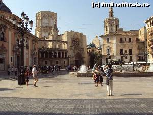 [P53] Plaza la virgen: în stânga, Basilica la Virgen de los Desamparados; în faţă, catedrala.  » foto by Carmen Ion
 - 
<span class="allrVoted glyphicon glyphicon-heart hidden" id="av649501"></span>
<a class="m-l-10 hidden" id="sv649501" onclick="voting_Foto_DelVot(,649501,5604)" role="button">șterge vot <span class="glyphicon glyphicon-remove"></span></a>
<a id="v9649501" class=" c-red"  onclick="voting_Foto_SetVot(649501)" role="button"><span class="glyphicon glyphicon-heart-empty"></span> <b>LIKE</b> = Votează poza</a> <img class="hidden"  id="f649501W9" src="/imagini/loader.gif" border="0" /><span class="AjErrMes hidden" id="e649501ErM"></span>