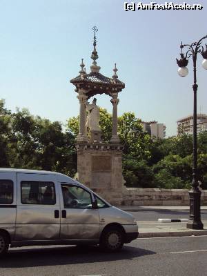 [P19] Puente del Real - statuia lui Vicente Ferre.  » foto by Carmen Ion
 - 
<span class="allrVoted glyphicon glyphicon-heart hidden" id="av649996"></span>
<a class="m-l-10 hidden" id="sv649996" onclick="voting_Foto_DelVot(,649996,5604)" role="button">șterge vot <span class="glyphicon glyphicon-remove"></span></a>
<a id="v9649996" class=" c-red"  onclick="voting_Foto_SetVot(649996)" role="button"><span class="glyphicon glyphicon-heart-empty"></span> <b>LIKE</b> = Votează poza</a> <img class="hidden"  id="f649996W9" src="/imagini/loader.gif" border="0" /><span class="AjErrMes hidden" id="e649996ErM"></span>