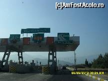 [P03] punctul de taxa aflat dupa Selcuk. Aici se intra pe autostrada spre Izmir. Observati sus intrarile pentru KGS si OGS de care v-am vorbit.  » foto by adryana
 - 
<span class="allrVoted glyphicon glyphicon-heart hidden" id="av378809"></span>
<a class="m-l-10 hidden" id="sv378809" onclick="voting_Foto_DelVot(,378809,5718)" role="button">șterge vot <span class="glyphicon glyphicon-remove"></span></a>
<a id="v9378809" class=" c-red"  onclick="voting_Foto_SetVot(378809)" role="button"><span class="glyphicon glyphicon-heart-empty"></span> <b>LIKE</b> = Votează poza</a> <img class="hidden"  id="f378809W9" src="/imagini/loader.gif" border="0" /><span class="AjErrMes hidden" id="e378809ErM"></span>