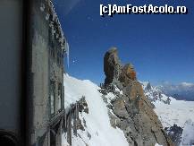 [P23] Aiguille du Midi - Se preling zapezile topite de pe acoperis.  » foto by iulianic
 - 
<span class="allrVoted glyphicon glyphicon-heart hidden" id="av374684"></span>
<a class="m-l-10 hidden" id="sv374684" onclick="voting_Foto_DelVot(,374684,5749)" role="button">șterge vot <span class="glyphicon glyphicon-remove"></span></a>
<a id="v9374684" class=" c-red"  onclick="voting_Foto_SetVot(374684)" role="button"><span class="glyphicon glyphicon-heart-empty"></span> <b>LIKE</b> = Votează poza</a> <img class="hidden"  id="f374684W9" src="/imagini/loader.gif" border="0" /><span class="AjErrMes hidden" id="e374684ErM"></span>