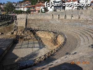 [P01] Ohrid - Teatrul antic alături de care sunt înghesuite locuințele localnicilor.  » foto by iulianic
 - 
<span class="allrVoted glyphicon glyphicon-heart hidden" id="av694594"></span>
<a class="m-l-10 hidden" id="sv694594" onclick="voting_Foto_DelVot(,694594,5763)" role="button">șterge vot <span class="glyphicon glyphicon-remove"></span></a>
<a id="v9694594" class=" c-red"  onclick="voting_Foto_SetVot(694594)" role="button"><span class="glyphicon glyphicon-heart-empty"></span> <b>LIKE</b> = Votează poza</a> <img class="hidden"  id="f694594W9" src="/imagini/loader.gif" border="0" /><span class="AjErrMes hidden" id="e694594ErM"></span>