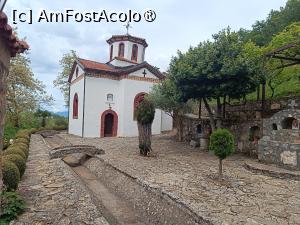 [P52] Lacul Ohrid, Biserica Sf. Anastasie cel Mare, curtea și fântâna în dreapta » foto by mprofeanu
 - 
<span class="allrVoted glyphicon glyphicon-heart hidden" id="av1541602"></span>
<a class="m-l-10 hidden" id="sv1541602" onclick="voting_Foto_DelVot(,1541602,5763)" role="button">șterge vot <span class="glyphicon glyphicon-remove"></span></a>
<a id="v91541602" class=" c-red"  onclick="voting_Foto_SetVot(1541602)" role="button"><span class="glyphicon glyphicon-heart-empty"></span> <b>LIKE</b> = Votează poza</a> <img class="hidden"  id="f1541602W9" src="/imagini/loader.gif" border="0" /><span class="AjErrMes hidden" id="e1541602ErM"></span>
