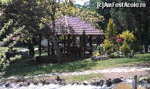 [P11] Foișor în curtea Mănăstirii St. Naum de pe malul lacului Ohrid, Macedonia.  » foto by traian.leuca †
 - 
<span class="allrVoted glyphicon glyphicon-heart hidden" id="av624829"></span>
<a class="m-l-10 hidden" id="sv624829" onclick="voting_Foto_DelVot(,624829,5763)" role="button">șterge vot <span class="glyphicon glyphicon-remove"></span></a>
<a id="v9624829" class=" c-red"  onclick="voting_Foto_SetVot(624829)" role="button"><span class="glyphicon glyphicon-heart-empty"></span> <b>LIKE</b> = Votează poza</a> <img class="hidden"  id="f624829W9" src="/imagini/loader.gif" border="0" /><span class="AjErrMes hidden" id="e624829ErM"></span>