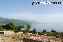 P29 [MAY-2010] Vedere spre lacul Ohrid din curtea manastirii St. Pantelimon.