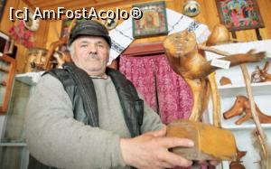 [P01] Stefan Grec, 76 ani, proprietarul şi colecţionarul din casa- muzeu din apropierea pasului Prislop » foto by Michi <span class="label label-default labelC_thin small">NEVOTABILĂ</span>