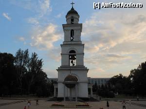 P05 [AUG-2012] Chisinau - Turnul clopotnitei Catedralei la ceas de seara. 