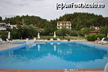 [P06] Piscina si hotelul in spate » foto by grig5grig
 - 
<span class="allrVoted glyphicon glyphicon-heart hidden" id="av87414"></span>
<a class="m-l-10 hidden" id="sv87414" onclick="voting_Foto_DelVot(,87414,5867)" role="button">șterge vot <span class="glyphicon glyphicon-remove"></span></a>
<a id="v987414" class=" c-red"  onclick="voting_Foto_SetVot(87414)" role="button"><span class="glyphicon glyphicon-heart-empty"></span> <b>LIKE</b> = Votează poza</a> <img class="hidden"  id="f87414W9" src="/imagini/loader.gif" border="0" /><span class="AjErrMes hidden" id="e87414ErM"></span>
