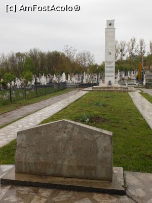 [P35] Vaslui - Monumentul Eroilor rusi in Cimitirul Eternitatea. » foto by iulianic
 - 
<span class="allrVoted glyphicon glyphicon-heart hidden" id="av1295287"></span>
<a class="m-l-10 hidden" id="sv1295287" onclick="voting_Foto_DelVot(,1295287,5873)" role="button">șterge vot <span class="glyphicon glyphicon-remove"></span></a>
<a id="v91295287" class=" c-red"  onclick="voting_Foto_SetVot(1295287)" role="button"><span class="glyphicon glyphicon-heart-empty"></span> <b>LIKE</b> = Votează poza</a> <img class="hidden"  id="f1295287W9" src="/imagini/loader.gif" border="0" /><span class="AjErrMes hidden" id="e1295287ErM"></span>