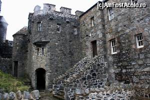 [P32] Eilean Donan Castle - din curtea interioară, în castel fotografiatul este interzis!  » foto by ariciu
 - 
<span class="allrVoted glyphicon glyphicon-heart hidden" id="av574237"></span>
<a class="m-l-10 hidden" id="sv574237" onclick="voting_Foto_DelVot(,574237,5887)" role="button">șterge vot <span class="glyphicon glyphicon-remove"></span></a>
<a id="v9574237" class=" c-red"  onclick="voting_Foto_SetVot(574237)" role="button"><span class="glyphicon glyphicon-heart-empty"></span> <b>LIKE</b> = Votează poza</a> <img class="hidden"  id="f574237W9" src="/imagini/loader.gif" border="0" /><span class="AjErrMes hidden" id="e574237ErM"></span>