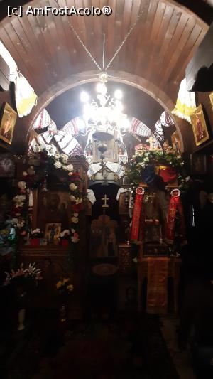 [P28] Sfantul Altar » foto by cosmin_lipo
 - 
<span class="allrVoted glyphicon glyphicon-heart hidden" id="av1349023"></span>
<a class="m-l-10 hidden" id="sv1349023" onclick="voting_Foto_DelVot(,1349023,5894)" role="button">șterge vot <span class="glyphicon glyphicon-remove"></span></a>
<a id="v91349023" class=" c-red"  onclick="voting_Foto_SetVot(1349023)" role="button"><span class="glyphicon glyphicon-heart-empty"></span> <b>LIKE</b> = Votează poza</a> <img class="hidden"  id="f1349023W9" src="/imagini/loader.gif" border="0" /><span class="AjErrMes hidden" id="e1349023ErM"></span>