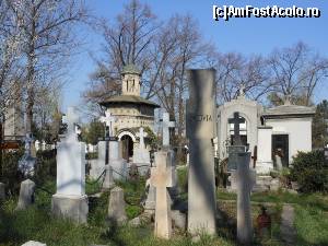 [P21] Cimitirul Bellu - Piatra funerară a soţilor Bacovia.  » foto by iulianic
 - 
<span class="allrVoted glyphicon glyphicon-heart hidden" id="av502851"></span>
<a class="m-l-10 hidden" id="sv502851" onclick="voting_Foto_DelVot(,502851,5895)" role="button">șterge vot <span class="glyphicon glyphicon-remove"></span></a>
<a id="v9502851" class=" c-red"  onclick="voting_Foto_SetVot(502851)" role="button"><span class="glyphicon glyphicon-heart-empty"></span> <b>LIKE</b> = Votează poza</a> <img class="hidden"  id="f502851W9" src="/imagini/loader.gif" border="0" /><span class="AjErrMes hidden" id="e502851ErM"></span>