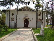 P07 [APR-2013] Intrarea în Biserica ”Sfinții Arhangheli Mihail și Gavril”, cel mai vechi lăcaș de cult din Brăila. Aceasta este o biserică ortodoxă fără turlă. 