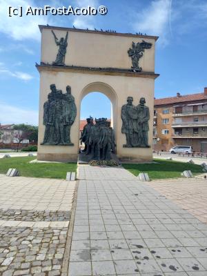 [P02] Arcul de Triumf » foto by zlatna
 - 
<span class="allrVoted glyphicon glyphicon-heart hidden" id="av1484607"></span>
<a class="m-l-10 hidden" id="sv1484607" onclick="voting_Foto_DelVot(,1484607,5949)" role="button">șterge vot <span class="glyphicon glyphicon-remove"></span></a>
<a id="v91484607" class=" c-red"  onclick="voting_Foto_SetVot(1484607)" role="button"><span class="glyphicon glyphicon-heart-empty"></span> <b>LIKE</b> = Votează poza</a> <img class="hidden"  id="f1484607W9" src="/imagini/loader.gif" border="0" /><span class="AjErrMes hidden" id="e1484607ErM"></span>