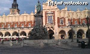 P14 [AUG-2013] Monumentul lui Adam Mickiewicz din Piaţa Glowny. Cracovia, Polonia. 