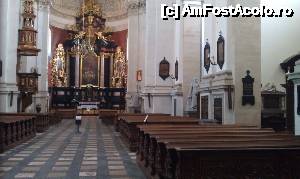 P06 [AUG-2013] Naosul şi altarul bisericii Sf. Andrei din Cracovia, Polonia. 