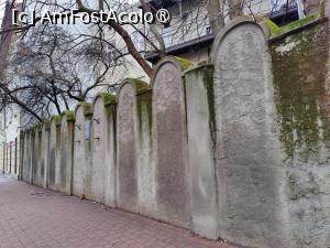 [P40] Rămășițe ale zidului ghetoului » foto by crismis
 - 
<span class="allrVoted glyphicon glyphicon-heart hidden" id="av1476742"></span>
<a class="m-l-10 hidden" id="sv1476742" onclick="voting_Foto_DelVot(,1476742,5995)" role="button">șterge vot <span class="glyphicon glyphicon-remove"></span></a>
<a id="v91476742" class=" c-red"  onclick="voting_Foto_SetVot(1476742)" role="button"><span class="glyphicon glyphicon-heart-empty"></span> <b>LIKE</b> = Votează poza</a> <img class="hidden"  id="f1476742W9" src="/imagini/loader.gif" border="0" /><span class="AjErrMes hidden" id="e1476742ErM"></span>