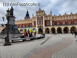 [P52] Din nou Hala Postăvarilor și, în stânga, monumentul lui Adam Mickiewicz » foto by crismis
 - 
<span class="allrVoted glyphicon glyphicon-heart hidden" id="av1476754"></span>
<a class="m-l-10 hidden" id="sv1476754" onclick="voting_Foto_DelVot(,1476754,5995)" role="button">șterge vot <span class="glyphicon glyphicon-remove"></span></a>
<a id="v91476754" class=" c-red"  onclick="voting_Foto_SetVot(1476754)" role="button"><span class="glyphicon glyphicon-heart-empty"></span> <b>LIKE</b> = Votează poza</a> <img class="hidden"  id="f1476754W9" src="/imagini/loader.gif" border="0" /><span class="AjErrMes hidden" id="e1476754ErM"></span>