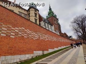 [P61] Urcând spre Castelul Wawel » foto by crismis
 - 
<span class="allrVoted glyphicon glyphicon-heart hidden" id="av1476763"></span>
<a class="m-l-10 hidden" id="sv1476763" onclick="voting_Foto_DelVot(,1476763,5995)" role="button">șterge vot <span class="glyphicon glyphicon-remove"></span></a>
<a id="v91476763" class=" c-red"  onclick="voting_Foto_SetVot(1476763)" role="button"><span class="glyphicon glyphicon-heart-empty"></span> <b>LIKE</b> = Votează poza</a> <img class="hidden"  id="f1476763W9" src="/imagini/loader.gif" border="0" /><span class="AjErrMes hidden" id="e1476763ErM"></span>