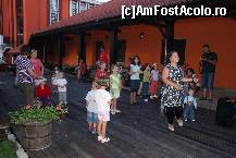[P07] Animatoarea Tania incercand sa antreneze copiii la dans pe terasa din spatele restaurantului Izbata » foto by lorinacovalciuc
 - 
<span class="allrVoted glyphicon glyphicon-heart hidden" id="av98555"></span>
<a class="m-l-10 hidden" id="sv98555" onclick="voting_Foto_DelVot(,98555,5998)" role="button">șterge vot <span class="glyphicon glyphicon-remove"></span></a>
<a id="v998555" class=" c-red"  onclick="voting_Foto_SetVot(98555)" role="button"><span class="glyphicon glyphicon-heart-empty"></span> <b>LIKE</b> = Votează poza</a> <img class="hidden"  id="f98555W9" src="/imagini/loader.gif" border="0" /><span class="AjErrMes hidden" id="e98555ErM"></span>