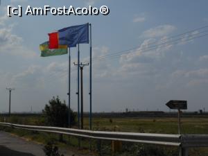 [P04] Orașul de Floci - Lângă bustul lui Mihai Viteazul pe partea stângă a șoselei, între Țăndărei și Giurgeni.  » foto by iulianic
 - 
<span class="allrVoted glyphicon glyphicon-heart hidden" id="av1107009"></span>
<a class="m-l-10 hidden" id="sv1107009" onclick="voting_Foto_DelVot(,1107009,6062)" role="button">șterge vot <span class="glyphicon glyphicon-remove"></span></a>
<a id="v91107009" class=" c-red"  onclick="voting_Foto_SetVot(1107009)" role="button"><span class="glyphicon glyphicon-heart-empty"></span> <b>LIKE</b> = Votează poza</a> <img class="hidden"  id="f1107009W9" src="/imagini/loader.gif" border="0" /><span class="AjErrMes hidden" id="e1107009ErM"></span>