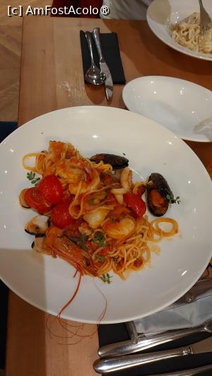 [P04] Cluj-Restaurant Maimuța Plângătoare - spaghete cu fructe de mare » foto by ANILU
 - 
<span class="allrVoted glyphicon glyphicon-heart hidden" id="av1454722"></span>
<a class="m-l-10 hidden" id="sv1454722" onclick="voting_Foto_DelVot(,1454722,6063)" role="button">șterge vot <span class="glyphicon glyphicon-remove"></span></a>
<a id="v91454722" class=" c-red"  onclick="voting_Foto_SetVot(1454722)" role="button"><span class="glyphicon glyphicon-heart-empty"></span> <b>LIKE</b> = Votează poza</a> <img class="hidden"  id="f1454722W9" src="/imagini/loader.gif" border="0" /><span class="AjErrMes hidden" id="e1454722ErM"></span>