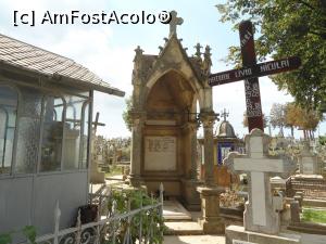 [P03] În planul doi, capela fam. Cincu din Cimitirul Eternitatea, Tecuci. » foto by mihaelavoicu
 - 
<span class="allrVoted glyphicon glyphicon-heart hidden" id="av923399"></span>
<a class="m-l-10 hidden" id="sv923399" onclick="voting_Foto_DelVot(,923399,6159)" role="button">șterge vot <span class="glyphicon glyphicon-remove"></span></a>
<a id="v9923399" class=" c-red"  onclick="voting_Foto_SetVot(923399)" role="button"><span class="glyphicon glyphicon-heart-empty"></span> <b>LIKE</b> = Votează poza</a> <img class="hidden"  id="f923399W9" src="/imagini/loader.gif" border="0" /><span class="AjErrMes hidden" id="e923399ErM"></span>