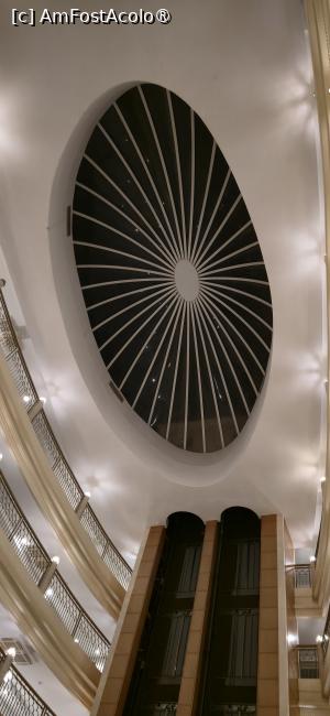 [P15] 15. Cupola de deasupra lobby0ului este neagră pe timp de noapte. » foto by msnd
 - 
<span class="allrVoted glyphicon glyphicon-heart hidden" id="av1546990"></span>
<a class="m-l-10 hidden" id="sv1546990" onclick="voting_Foto_DelVot(,1546990,6202)" role="button">șterge vot <span class="glyphicon glyphicon-remove"></span></a>
<a id="v91546990" class=" c-red"  onclick="voting_Foto_SetVot(1546990)" role="button"><span class="glyphicon glyphicon-heart-empty"></span> <b>LIKE</b> = Votează poza</a> <img class="hidden"  id="f1546990W9" src="/imagini/loader.gif" border="0" /><span class="AjErrMes hidden" id="e1546990ErM"></span>