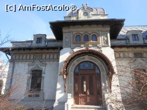 [P25] Ploiești - Casa Radu Stanian. » foto by iulianic
 - 
<span class="allrVoted glyphicon glyphicon-heart hidden" id="av1470269"></span>
<a class="m-l-10 hidden" id="sv1470269" onclick="voting_Foto_DelVot(,1470269,6204)" role="button">șterge vot <span class="glyphicon glyphicon-remove"></span></a>
<a id="v91470269" class=" c-red"  onclick="voting_Foto_SetVot(1470269)" role="button"><span class="glyphicon glyphicon-heart-empty"></span> <b>LIKE</b> = Votează poza</a> <img class="hidden"  id="f1470269W9" src="/imagini/loader.gif" border="0" /><span class="AjErrMes hidden" id="e1470269ErM"></span>