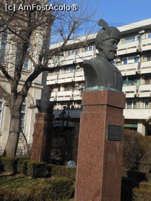 [P30] Ploiești - Muzeul de Istorie și Arheologie. Bustul lui Mihai Viteazul. » foto by iulianic
 - 
<span class="allrVoted glyphicon glyphicon-heart hidden" id="av1470274"></span>
<a class="m-l-10 hidden" id="sv1470274" onclick="voting_Foto_DelVot(,1470274,6204)" role="button">șterge vot <span class="glyphicon glyphicon-remove"></span></a>
<a id="v91470274" class=" c-red"  onclick="voting_Foto_SetVot(1470274)" role="button"><span class="glyphicon glyphicon-heart-empty"></span> <b>LIKE</b> = Votează poza</a> <img class="hidden"  id="f1470274W9" src="/imagini/loader.gif" border="0" /><span class="AjErrMes hidden" id="e1470274ErM"></span>
