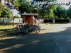 [P07] loc de inchiriat biciclete, la intrarea dinspre strada Eroilor » foto by papalito
 - 
<span class="allrVoted glyphicon glyphicon-heart hidden" id="av651967"></span>
<a class="m-l-10 hidden" id="sv651967" onclick="voting_Foto_DelVot(,651967,6204)" role="button">șterge vot <span class="glyphicon glyphicon-remove"></span></a>
<a id="v9651967" class=" c-red"  onclick="voting_Foto_SetVot(651967)" role="button"><span class="glyphicon glyphicon-heart-empty"></span> <b>LIKE</b> = Votează poza</a> <img class="hidden"  id="f651967W9" src="/imagini/loader.gif" border="0" /><span class="AjErrMes hidden" id="e651967ErM"></span>