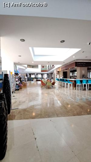 [P43] Barul din hol și magazinele. » foto by laura mihaela
 - 
<span class="allrVoted glyphicon glyphicon-heart hidden" id="av1495092"></span>
<a class="m-l-10 hidden" id="sv1495092" onclick="voting_Foto_DelVot(,1495092,6213)" role="button">șterge vot <span class="glyphicon glyphicon-remove"></span></a>
<a id="v91495092" class=" c-red"  onclick="voting_Foto_SetVot(1495092)" role="button"><span class="glyphicon glyphicon-heart-empty"></span> <b>LIKE</b> = Votează poza</a> <img class="hidden"  id="f1495092W9" src="/imagini/loader.gif" border="0" /><span class="AjErrMes hidden" id="e1495092ErM"></span>
