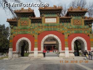 [P50] Beijing, Colegiul Imperial, Arcada emailată, se observă simbolurile împărătești, acoperisul, culoarea galbenă, cei doi dragoni și perla, etc » foto by mprofeanu
 - 
<span class="allrVoted glyphicon glyphicon-heart hidden" id="av831314"></span>
<a class="m-l-10 hidden" id="sv831314" onclick="voting_Foto_DelVot(,831314,6234)" role="button">șterge vot <span class="glyphicon glyphicon-remove"></span></a>
<a id="v9831314" class=" c-red"  onclick="voting_Foto_SetVot(831314)" role="button"><span class="glyphicon glyphicon-heart-empty"></span> <b>LIKE</b> = Votează poza</a> <img class="hidden"  id="f831314W9" src="/imagini/loader.gif" border="0" /><span class="AjErrMes hidden" id="e831314ErM"></span>