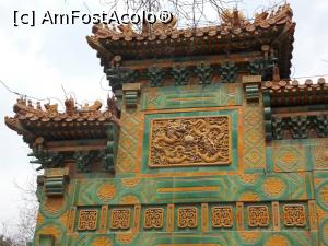 [P51] Beijing, Colegiul Imperial, Arcada emailată, se observă simbolurile împărătești, culoarea gabenă și dragonii, ce frumos este ornată...  » foto by mprofeanu
 - 
<span class="allrVoted glyphicon glyphicon-heart hidden" id="av831315"></span>
<a class="m-l-10 hidden" id="sv831315" onclick="voting_Foto_DelVot(,831315,6234)" role="button">șterge vot <span class="glyphicon glyphicon-remove"></span></a>
<a id="v9831315" class=" c-red"  onclick="voting_Foto_SetVot(831315)" role="button"><span class="glyphicon glyphicon-heart-empty"></span> <b>LIKE</b> = Votează poza</a> <img class="hidden"  id="f831315W9" src="/imagini/loader.gif" border="0" /><span class="AjErrMes hidden" id="e831315ErM"></span>