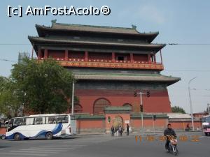 [P62] Beijing, Turnul Tobei este cu adevărat măreț, se face un ocol pe lângă zid pentru a ajunge în piața lor » foto by mprofeanu
 - 
<span class="allrVoted glyphicon glyphicon-heart hidden" id="av831326"></span>
<a class="m-l-10 hidden" id="sv831326" onclick="voting_Foto_DelVot(,831326,6234)" role="button">șterge vot <span class="glyphicon glyphicon-remove"></span></a>
<a id="v9831326" class=" c-red"  onclick="voting_Foto_SetVot(831326)" role="button"><span class="glyphicon glyphicon-heart-empty"></span> <b>LIKE</b> = Votează poza</a> <img class="hidden"  id="f831326W9" src="/imagini/loader.gif" border="0" /><span class="AjErrMes hidden" id="e831326ErM"></span>