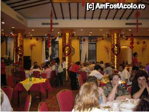 [P02] Sala restaurantului, strident colorata, cred ca pregatita pentru o ceremonie » foto by cdiana
 - 
<span class="allrVoted glyphicon glyphicon-heart hidden" id="av476667"></span>
<a class="m-l-10 hidden" id="sv476667" onclick="voting_Foto_DelVot(,476667,6234)" role="button">șterge vot <span class="glyphicon glyphicon-remove"></span></a>
<a id="v9476667" class=" c-red"  onclick="voting_Foto_SetVot(476667)" role="button"><span class="glyphicon glyphicon-heart-empty"></span> <b>LIKE</b> = Votează poza</a> <img class="hidden"  id="f476667W9" src="/imagini/loader.gif" border="0" /><span class="AjErrMes hidden" id="e476667ErM"></span>