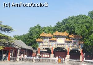 [P01] Templul Lama, care in limba chineza se numeste „Yonghegong”, ceea ce inseamna literalmente „Armonie si Pace”, este a treia atractie importanta, dupa Orasul Interzis si Templul Cerului.
A fost construit in timpul dinastiei Qing, in 1694, ca resedinta a imparatului Yongzheng, in perioada in care era doar un print. Dupa ce a urcat pe tron, el a transformat-o intr-un palat temporar numit „Yonghegong”. In 1744, succesorul sau, imparatul Qianlong, a transformat palatul intr-un templu lama, oferindu-l calugarilor tibetani. » foto by geani anto
 - 
<span class="allrVoted glyphicon glyphicon-heart hidden" id="av1491804"></span>
<a class="m-l-10 hidden" id="sv1491804" onclick="voting_Foto_DelVot(,1491804,6234)" role="button">șterge vot <span class="glyphicon glyphicon-remove"></span></a>
<a id="v91491804" class=" c-red"  onclick="voting_Foto_SetVot(1491804)" role="button"><span class="glyphicon glyphicon-heart-empty"></span> <b>LIKE</b> = Votează poza</a> <img class="hidden"  id="f1491804W9" src="/imagini/loader.gif" border="0" /><span class="AjErrMes hidden" id="e1491804ErM"></span>