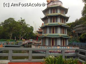 [P05] Haw Par Villa - pagoda » foto by r-Uca
 - 
<span class="allrVoted glyphicon glyphicon-heart hidden" id="av972503"></span>
<a class="m-l-10 hidden" id="sv972503" onclick="voting_Foto_DelVot(,972503,6314)" role="button">șterge vot <span class="glyphicon glyphicon-remove"></span></a>
<a id="v9972503" class=" c-red"  onclick="voting_Foto_SetVot(972503)" role="button"><span class="glyphicon glyphicon-heart-empty"></span> <b>LIKE</b> = Votează poza</a> <img class="hidden"  id="f972503W9" src="/imagini/loader.gif" border="0" /><span class="AjErrMes hidden" id="e972503ErM"></span>