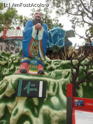 [P09] Haw Par Villa - Confucius » foto by r-Uca
 - 
<span class="allrVoted glyphicon glyphicon-heart hidden" id="av972507"></span>
<a class="m-l-10 hidden" id="sv972507" onclick="voting_Foto_DelVot(,972507,6314)" role="button">șterge vot <span class="glyphicon glyphicon-remove"></span></a>
<a id="v9972507" class=" c-red"  onclick="voting_Foto_SetVot(972507)" role="button"><span class="glyphicon glyphicon-heart-empty"></span> <b>LIKE</b> = Votează poza</a> <img class="hidden"  id="f972507W9" src="/imagini/loader.gif" border="0" /><span class="AjErrMes hidden" id="e972507ErM"></span>