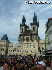 [P05] Cehia - Praga, mare aglomeratie in Piata Vechiului Oras in timpul urmaririi 'procesiunii apostolilor' din Turnul cu Ceas. In fundal, Biserica Fecioarei Maria din Tyn. » foto by magdalena
 - 
<span class="allrVoted glyphicon glyphicon-heart hidden" id="av172369"></span>
<a class="m-l-10 hidden" id="sv172369" onclick="voting_Foto_DelVot(,172369,6337)" role="button">șterge vot <span class="glyphicon glyphicon-remove"></span></a>
<a id="v9172369" class=" c-red"  onclick="voting_Foto_SetVot(172369)" role="button"><span class="glyphicon glyphicon-heart-empty"></span> <b>LIKE</b> = Votează poza</a> <img class="hidden"  id="f172369W9" src="/imagini/loader.gif" border="0" /><span class="AjErrMes hidden" id="e172369ErM"></span>