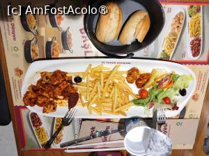 [P08] La masa la Mall-ul de langa Hyatt House » foto by Yoda
 - 
<span class="allrVoted glyphicon glyphicon-heart hidden" id="av1505186"></span>
<a class="m-l-10 hidden" id="sv1505186" onclick="voting_Foto_DelVot(,1505186,6437)" role="button">șterge vot <span class="glyphicon glyphicon-remove"></span></a>
<a id="v91505186" class=" c-red"  onclick="voting_Foto_SetVot(1505186)" role="button"><span class="glyphicon glyphicon-heart-empty"></span> <b>LIKE</b> = Votează poza</a> <img class="hidden"  id="f1505186W9" src="/imagini/loader.gif" border="0" /><span class="AjErrMes hidden" id="e1505186ErM"></span>