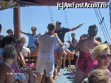 P12 [JUL-2010] pe vas cpt homer si asistenta barbara dand tonul la distractie :)) prin dansul traditional zorba