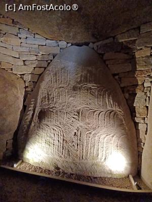 [P19] În pântecele dolmenului de la Locmariaquer, o piatră cu crose misterioase » foto by BristenaBrad
 - 
<span class="allrVoted glyphicon glyphicon-heart hidden" id="av1482037"></span>
<a class="m-l-10 hidden" id="sv1482037" onclick="voting_Foto_DelVot(,1482037,6625)" role="button">șterge vot <span class="glyphicon glyphicon-remove"></span></a>
<a id="v91482037" class=" c-red"  onclick="voting_Foto_SetVot(1482037)" role="button"><span class="glyphicon glyphicon-heart-empty"></span> <b>LIKE</b> = Votează poza</a> <img class="hidden"  id="f1482037W9" src="/imagini/loader.gif" border="0" /><span class="AjErrMes hidden" id="e1482037ErM"></span>