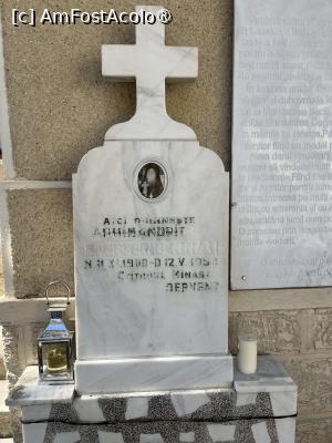 [P13] Mănăstirea Dervent. Locul de veci al primului stareț al Mănăstirii Dervent » foto by Yersinia Pestis
 - 
<span class="allrVoted glyphicon glyphicon-heart hidden" id="av1546895"></span>
<a class="m-l-10 hidden" id="sv1546895" onclick="voting_Foto_DelVot(,1546895,6633)" role="button">șterge vot <span class="glyphicon glyphicon-remove"></span></a>
<a id="v91546895" class=" c-red"  onclick="voting_Foto_SetVot(1546895)" role="button"><span class="glyphicon glyphicon-heart-empty"></span> <b>LIKE</b> = Votează poza</a> <img class="hidden"  id="f1546895W9" src="/imagini/loader.gif" border="0" /><span class="AjErrMes hidden" id="e1546895ErM"></span>