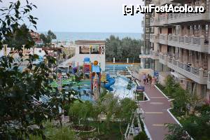 [P02] Phoenicia Holiday Resort - Resortul seara, văzut de pe balcon » foto by DoreD
 - 
<span class="allrVoted glyphicon glyphicon-heart hidden" id="av454128"></span>
<a class="m-l-10 hidden" id="sv454128" onclick="voting_Foto_DelVot(,454128,6673)" role="button">șterge vot <span class="glyphicon glyphicon-remove"></span></a>
<a id="v9454128" class=" c-red"  onclick="voting_Foto_SetVot(454128)" role="button"><span class="glyphicon glyphicon-heart-empty"></span> <b>LIKE</b> = Votează poza</a> <img class="hidden"  id="f454128W9" src="/imagini/loader.gif" border="0" /><span class="AjErrMes hidden" id="e454128ErM"></span>