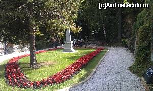 [P09] Aranjament floral în zona ”grădinilor suspendate”. Stațiunea Lillafured din apropierea orașului Miskolc, Ungaria.  » foto by traian.leuca †
 - 
<span class="allrVoted glyphicon glyphicon-heart hidden" id="av664384"></span>
<a class="m-l-10 hidden" id="sv664384" onclick="voting_Foto_DelVot(,664384,6695)" role="button">șterge vot <span class="glyphicon glyphicon-remove"></span></a>
<a id="v9664384" class=" c-red"  onclick="voting_Foto_SetVot(664384)" role="button"><span class="glyphicon glyphicon-heart-empty"></span> <b>LIKE</b> = Votează poza</a> <img class="hidden"  id="f664384W9" src="/imagini/loader.gif" border="0" /><span class="AjErrMes hidden" id="e664384ErM"></span>