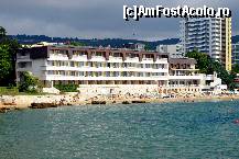 [P01] Hotelul Nympha este situat chiar pe plaja, in imediata vecinatate a gardului care separa sudul statiunii Nisipurile de Aur de mini-staiunea privata Riviera Holiday Club. » foto by Griegut
 - 
<span class="allrVoted glyphicon glyphicon-heart hidden" id="av109594"></span>
<a class="m-l-10 hidden" id="sv109594" onclick="voting_Foto_DelVot(,109594,6761)" role="button">șterge vot <span class="glyphicon glyphicon-remove"></span></a>
<a id="v9109594" class=" c-red"  onclick="voting_Foto_SetVot(109594)" role="button"><span class="glyphicon glyphicon-heart-empty"></span> <b>LIKE</b> = Votează poza</a> <img class="hidden"  id="f109594W9" src="/imagini/loader.gif" border="0" /><span class="AjErrMes hidden" id="e109594ErM"></span>