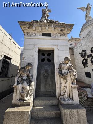 [P31] Cimitirul Recoleta » foto by AZE
 - 
<span class="allrVoted glyphicon glyphicon-heart hidden" id="av1533625"></span>
<a class="m-l-10 hidden" id="sv1533625" onclick="voting_Foto_DelVot(,1533625,6764)" role="button">șterge vot <span class="glyphicon glyphicon-remove"></span></a>
<a id="v91533625" class=" c-red"  onclick="voting_Foto_SetVot(1533625)" role="button"><span class="glyphicon glyphicon-heart-empty"></span> <b>LIKE</b> = Votează poza</a> <img class="hidden"  id="f1533625W9" src="/imagini/loader.gif" border="0" /><span class="AjErrMes hidden" id="e1533625ErM"></span>