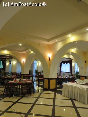 [P15] Interior restaurant - Mistral Resort Moieciu. » foto by tata123 🔱
 - 
<span class="allrVoted glyphicon glyphicon-heart hidden" id="av790340"></span>
<a class="m-l-10 hidden" id="sv790340" onclick="voting_Foto_DelVot(,790340,6845)" role="button">șterge vot <span class="glyphicon glyphicon-remove"></span></a>
<a id="v9790340" class=" c-red"  onclick="voting_Foto_SetVot(790340)" role="button"><span class="glyphicon glyphicon-heart-empty"></span> <b>LIKE</b> = Votează poza</a> <img class="hidden"  id="f790340W9" src="/imagini/loader.gif" border="0" /><span class="AjErrMes hidden" id="e790340ErM"></span>