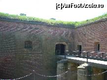 [P27] Terezin - lagarul de concentrare sau Mica Fortareata, imagine dinspre tunel spre podul de legatura cu blocurile A si B de unde a inceput traseul nostru » foto by magdalena
 - 
<span class="allrVoted glyphicon glyphicon-heart hidden" id="av114015"></span>
<a class="m-l-10 hidden" id="sv114015" onclick="voting_Foto_DelVot(,114015,6883)" role="button">șterge vot <span class="glyphicon glyphicon-remove"></span></a>
<a id="v9114015" class=" c-red"  onclick="voting_Foto_SetVot(114015)" role="button"><span class="glyphicon glyphicon-heart-empty"></span> <b>LIKE</b> = Votează poza</a> <img class="hidden"  id="f114015W9" src="/imagini/loader.gif" border="0" /><span class="AjErrMes hidden" id="e114015ErM"></span>